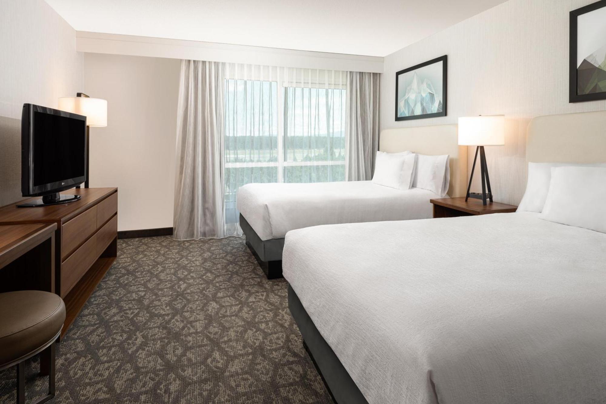 One-Bedroom Suite Mobility Access or Bath Tub